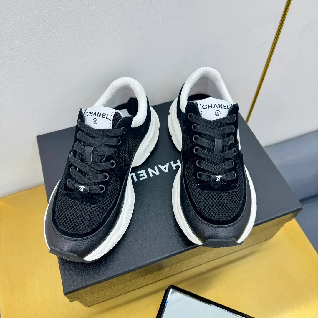 👟👟Ex-factory price 600👟👟 Upgraded version, upgraded version, upgraded version! No rebuttal accepted! ! ! ! Chanel Chanel dad shoes, couples' model for men and women - 2025 top casual sports shoes in the counter. This classic design; the upper is electro-embroidered with various techniques; ❷The inner lining is made of: original Yangli + net ❸The outsole is based on: the original TPU combination outsole. The full set of boutique packaging for women 35–41